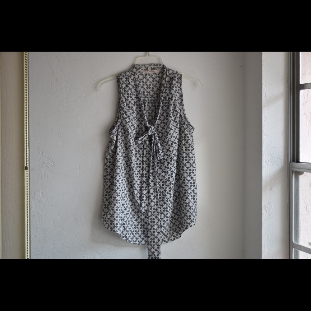 Hawthorn 41 black and white blouse